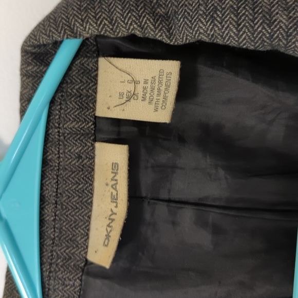 Men's DKNY Herringbone Blazer - Picture 3 of 5